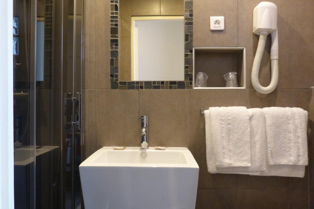 Superior Single Room,1657142637:JPEG